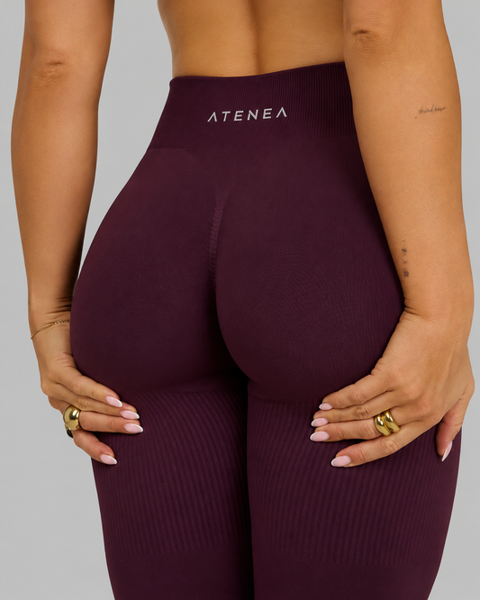 Atenea - Leggings sculpting de tiro medio con frunce - Ciruela Oscuro